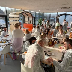 Creatieve Explosie: Team Schildert Eigen Meesterwerk